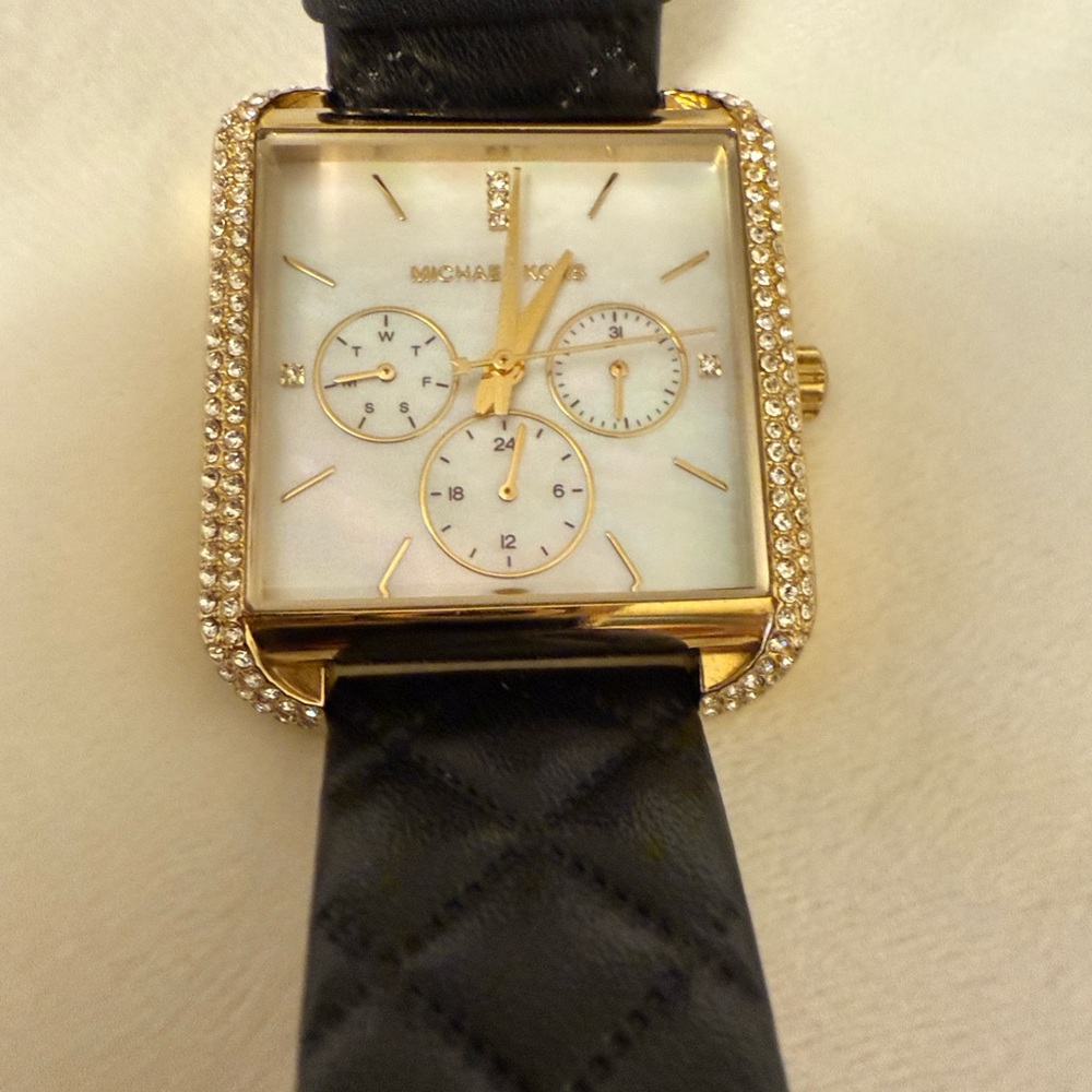 Michael Kors Elegant Black and Gold Watch